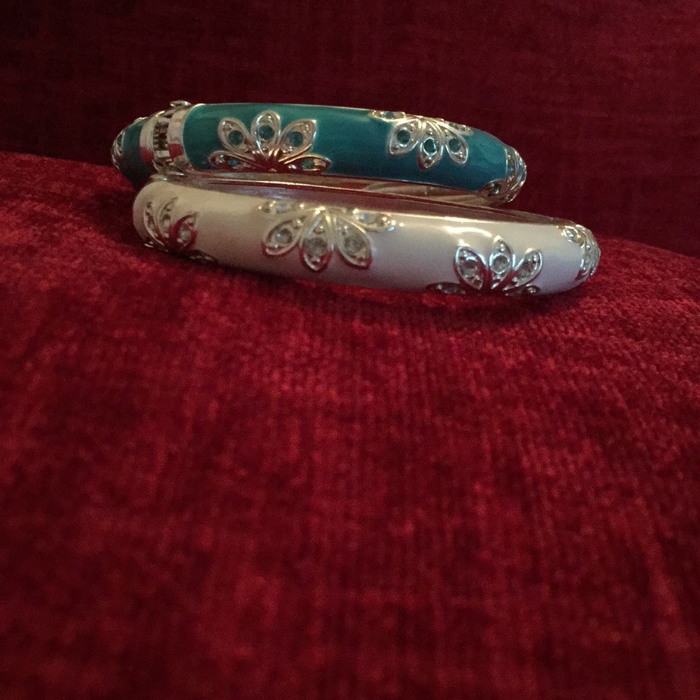 NIB*2 silver spring open bangles - Picture 4 of 6